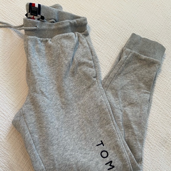 SOLD!!!! TOMMY HILFIGUER - Picture 3 of 4